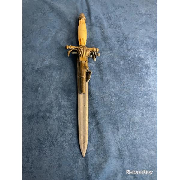 R�plique d�corative d'un poignard pistolet fran�ais du XVIII i�me si�cle