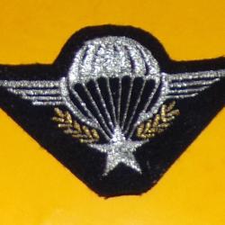 BREVET PARACHUTISTE DE L'ARMEE DE TERRE EN TISSU   , ETAT VOIR PHOTOS . POUR TOUT RENSEIGNEMENT ME C