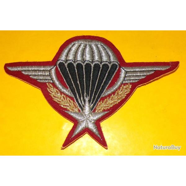 BREVET PARACHUTISTE DE L'ARMEE DE TERRE  GRAND MODELE  EN TISSU   , ETAT VOIR PHOTOS . POUR TOUT REN