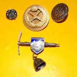 LOT DE 4 REDUCTIONS D'INSIGNES DIVERS   , ETAT VOIR PHOTOS . POUR TOUT RENSEIGNEMENT ME CONTACTER. R