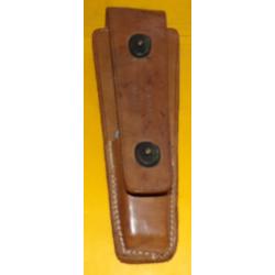 ETUI EN CUIR DE MONTEUR DE LIGNE CS 34 DES TRANSMISSIONS DE L'ARMEE FRANCAISE  , ETAT VOIR PHOTOS .