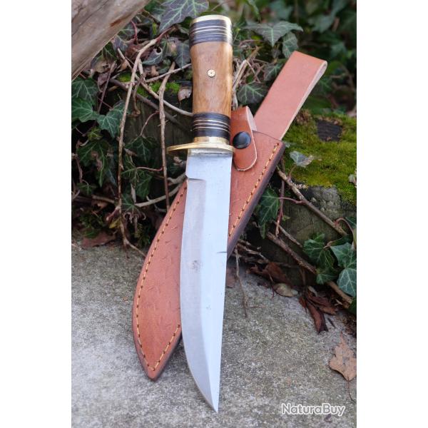 Poignard de Chasse Survie Lame Acier Carbone 1055 Manche Bois & Laiton Etui Cuir Fabric Artisanale