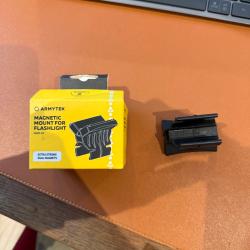 Fixation aimante pour fusil