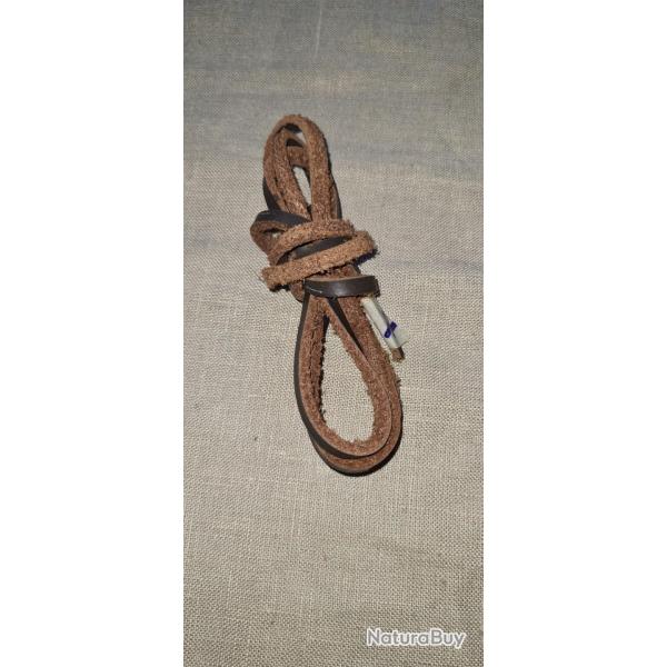 1  lacet cuir pour �tui de colt ou couteau US      1,12  cm (123)