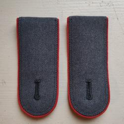PAIRE DE PATTES D &Eacute;PAULE BUNDESWEHR MODELE GRIS/LISER&Eacute; ROUGE