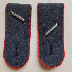 PAIRE DE PATTES D &Eacute;PAULE BUNDESWEHR MODELE NOIR/LISER&Eacute;  ROUGE ,GRADE M&Eacute;TAL