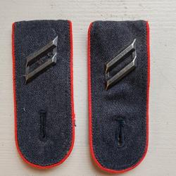 PAIRE DE PATTES D &Eacute;PAULE BUNDESWEHR MODELE NOIR/LISER&Eacute;  ROUGE ,GRADE M&Eacute;TAL,2