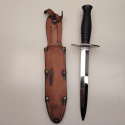 Poignard  "sp&eacute;cial beret rouge"