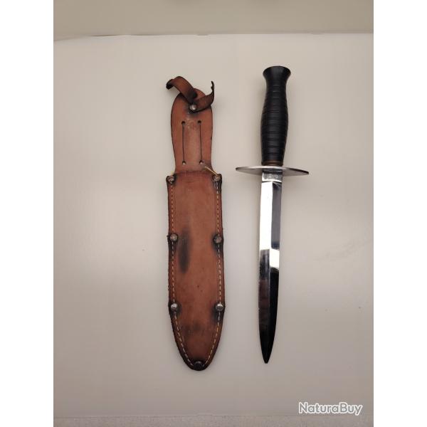 Poignard  "sp�cial beret rouge"