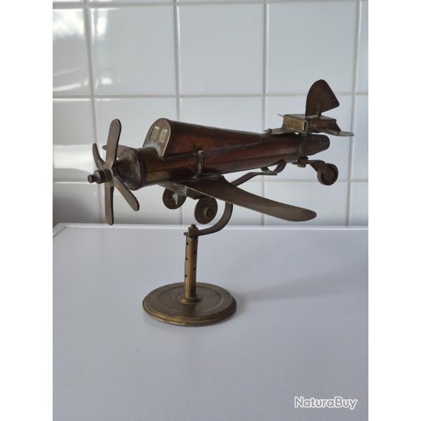 Artisanat de tranch� gros avion militaire objet dans son jus