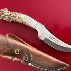 Couteau de chasse 22 cm fabriqu&eacute; par Pete Dunham &agrave; Salcha, Alaska.