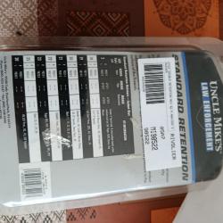 &Eacute;tuis pour munitions et &eacute;tuis pour armes &agrave; feu revolver o&ugrave; pistolet plus une crosse