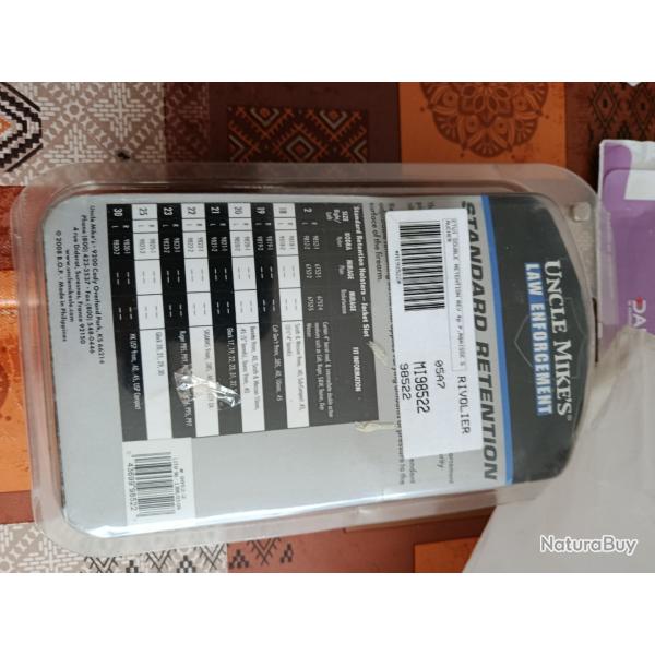 �tuis pour munitions et �tuis pour armes � feu revolver o� pistolet plus une crosse