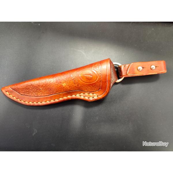 �tui couteau gaucher fait par artisan. Cuir tannage v�g�tal fait enti�rement a la main.