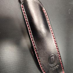 &Eacute;tui couteau droitier fait par artisan. Cuir tannage v&eacute;g&eacute;tal . Coutures main.