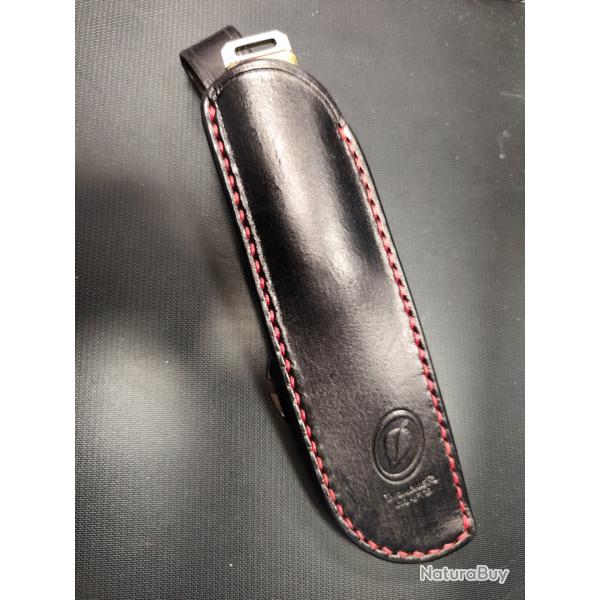 �tui couteau droitier fait par artisan. Cuir tannage v�g�tal . Coutures main.