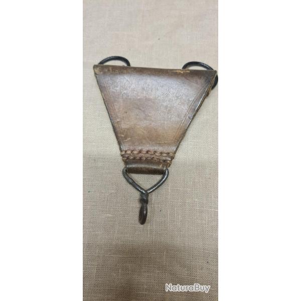 Triangle en cuir Fran�ais pour brelage de combat ORIGINAL  N'2 (1133)