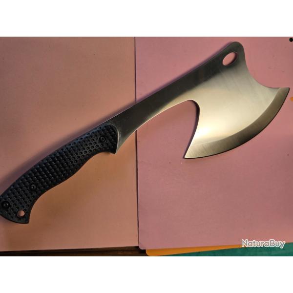 Une belle Hache a lancer ou de brousse en acier inox mod�le Dragon Fox
