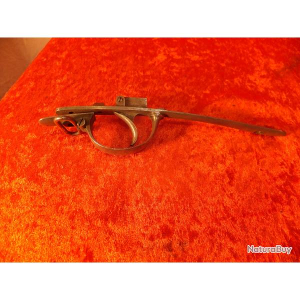 Pontet de fusils r�glementaires Avec �cusson et d�tente. Complet comme neuf.  Voir les photos qui fo