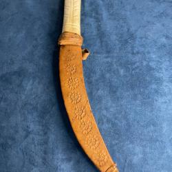 Ancien couteau artisanal ethnique