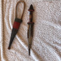 couteau africain avec &eacute;tui