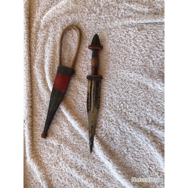 couteau africain avec �tui