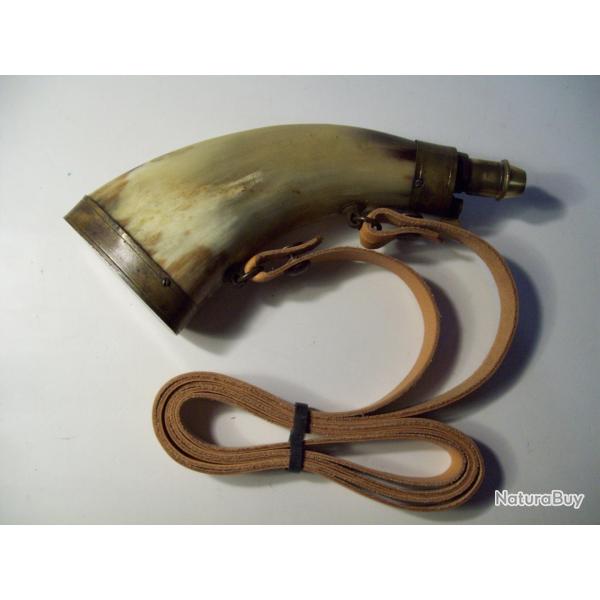 poire a poudre noire vide ancienne corne de bovin