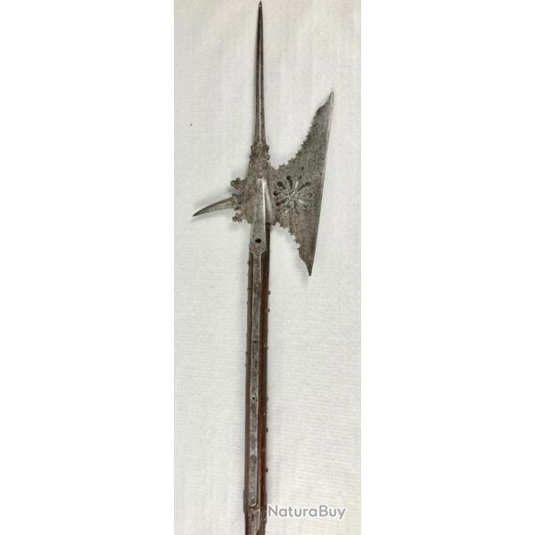 HALLEBARDE M�DI�VALE ORIGINALE, XVIE SI�CLE, 1512, DE FABRICATION ESPAGNOLE OU ITALIENNE
