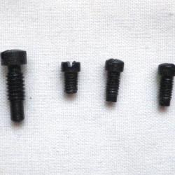 Pour revolvers Smith & Wesson : vis de la plaque de recouvrement et vis du ressort de tension