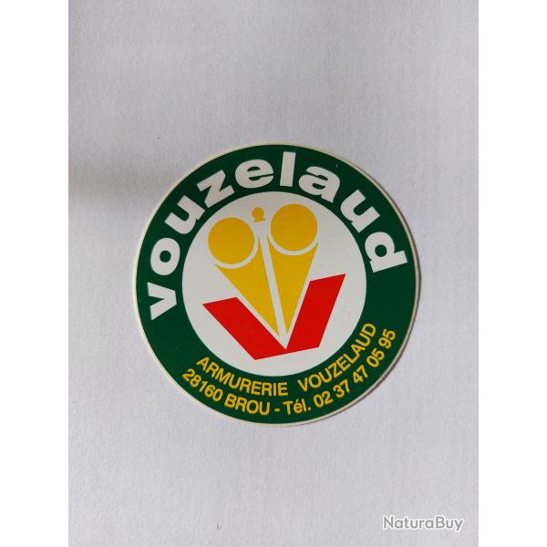 VEND PETIT AUTOCOLLANT VOUZELAUD NEUF.