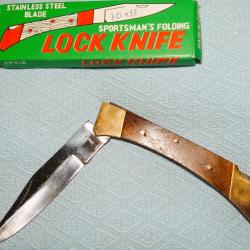 COUTEAU PLIANT MANCHE EN BOIS AVEC 1 LAME grav&eacute;e INOX 8 x 1,1 cm bo&icirc;te Spoorts'man BE