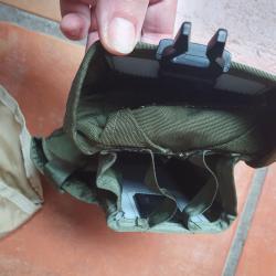 MILITARIA -  une trousse porte cartouches et un porte chargeur marqu&eacute; US