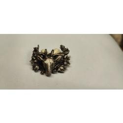 BROCHE CERF AVEC FEUILLAGE