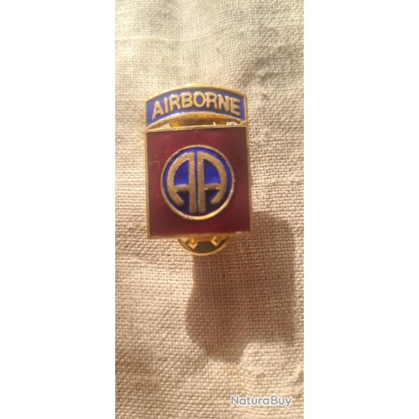 PIN'S  82� AB  m�tal �maill�  (22)