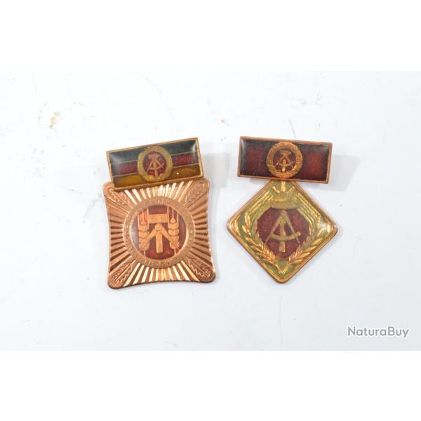 Lot insignes badges RDA Allemagne de l'Est, Arbeiten. Mur de Berlin