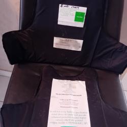 Ench&egrave;re lot de 2 plaques balistiques contre les armes de poings et les lames 55x32 et 42x36 cm