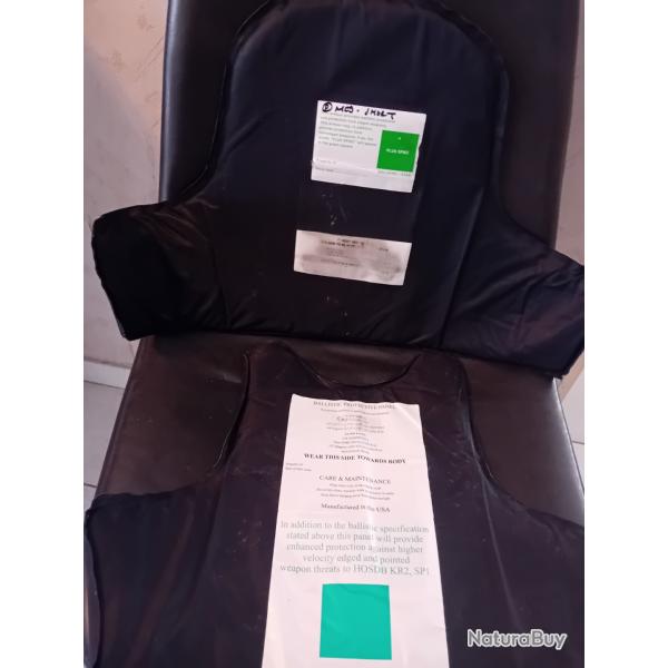 Ench�re lot de 2 plaques balistiques contre les armes de poings et les lames 55x32 et 42x36 cm