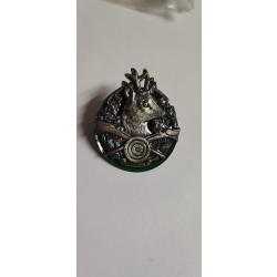 Broche chevreuil avec motif armes et cible
