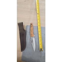 Couteau de chasse poign&eacute;e noyer