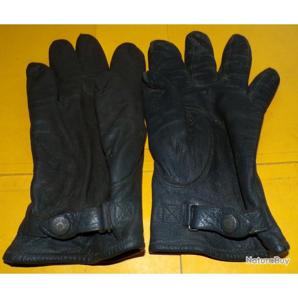 PAIRE DE GANT EN CUIR GRIS FONCE DE L' ARMEE ALLEMANDE , TAILLE  9  FABRICATION ALLEMANDE DE 1976, E