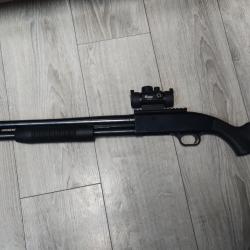 Fusil &agrave; pompe Maverick 88 chez Mossberg 12/76 canon ray&eacute; rail picitanny pour point rouge ou optique.