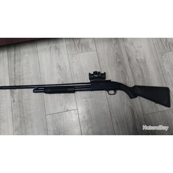 Fusil � pompe Maverick 88 chez Mossberg 12/76 canon ray� rail picitanny pour point rouge ou optique.
