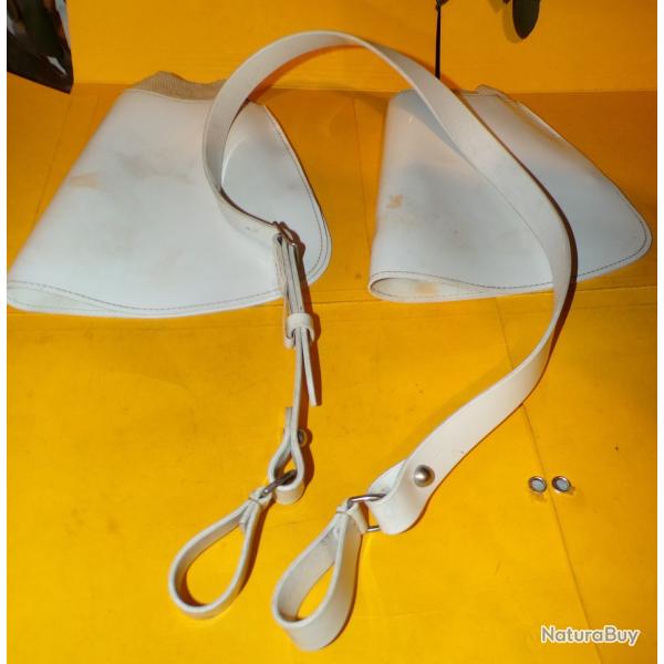 BAUDRIER BLANC AVEC UNE PAIRE DE CRISPINS DES MOTARDS DE LA GENDARMERIE NATIONALE  , BON ETAT VOIR P