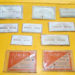 SERVICE DE SANTE :LOT DE 10 POCHETTES D'AIGUILLES POUR SUTURATIONS DES PLAIES , FABRICATION ANGLAIS