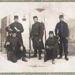 CPA -un groupe de soldats -N&deg;7407