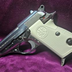 BERETTA, mod 70, calibre 7,65br, 1974, finition claire �nickel&eacute;e� - acier poli - plaquettes blanches