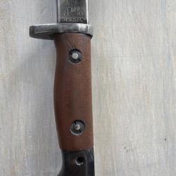 C'est une ba&iuml;onnette britannique Pattern 1907 (P1907 Cette ba&iuml;onnette a &eacute;t&eacute; fabriqu&eacute;e par la Wilkins