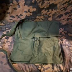 Vends musette arm&eacute;e espagnole fin &eacute;poque franquiste vert fonc&eacute; ( sac sacoche )