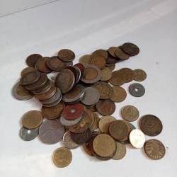 lot de pi&egrave;ces de monnaies ancienne etrangere et francais 320 gr lot n&deg;1