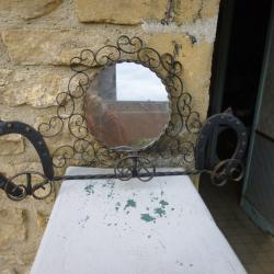 Ancien miroir fer &agrave; cheval en fer forg&eacute;